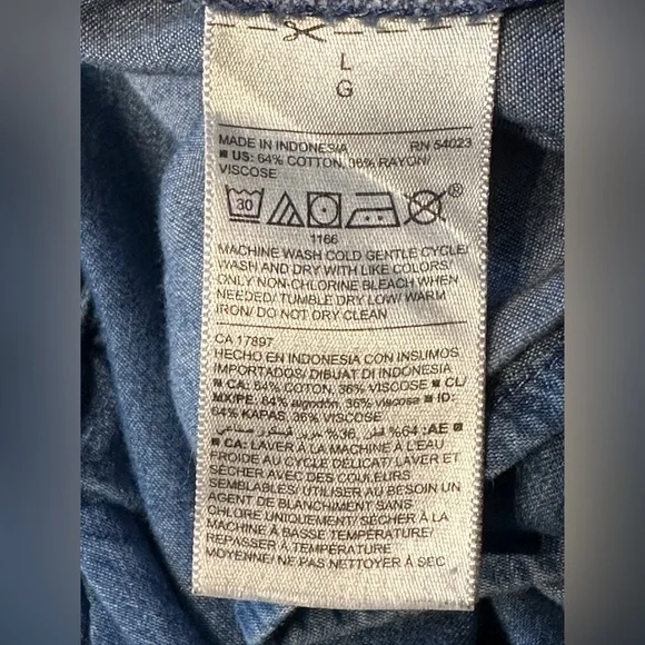 Old Navy Denim Button Down Dress with Pockets.  Size Large. 38” Bust 34” Length - Picture 4 of 4